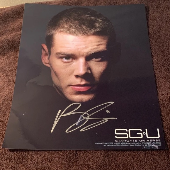 Stargate Matthew Scott- Brian J Smith signed autograph 8x10 - Picture 3 of 4